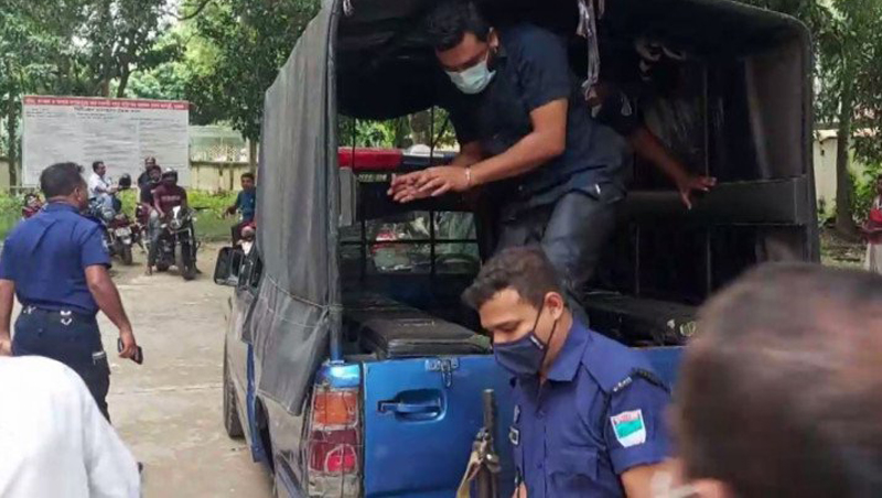 দেড় কোটি টাকা আত্মসাৎ : ব্যাংক কর্মকর্তা গ্রেপ্তার