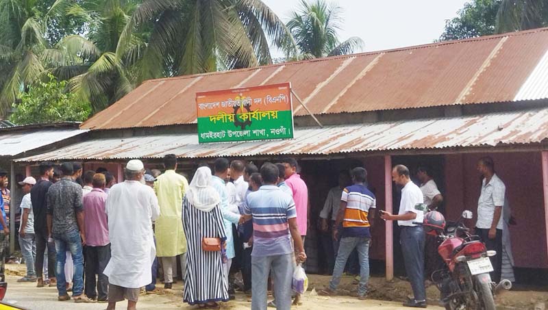 ধামইরহাটে বিএনপি কার্যালয়ে দফায় দফায় সংঘর্ষ, আহত ৩০