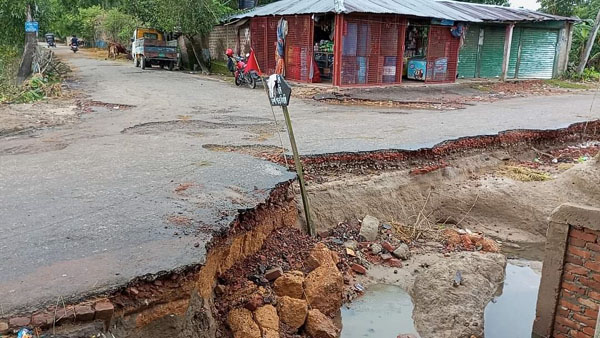 মৌলভীবাজারে বন্যার পানি কমলেও কমেনি দুর্ভোগ, ব্যাপক ক্ষয়ক্ষতি