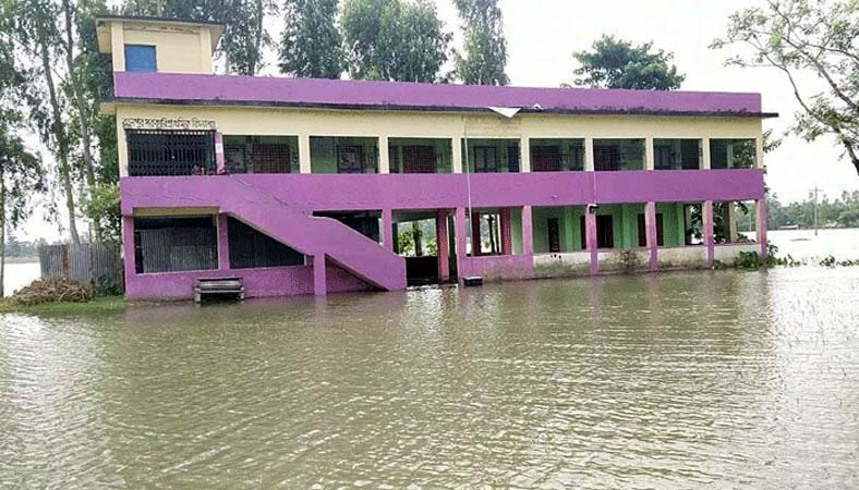 গাইবান্ধায় পানিবন্দি ৩০ হাজার মানুষ