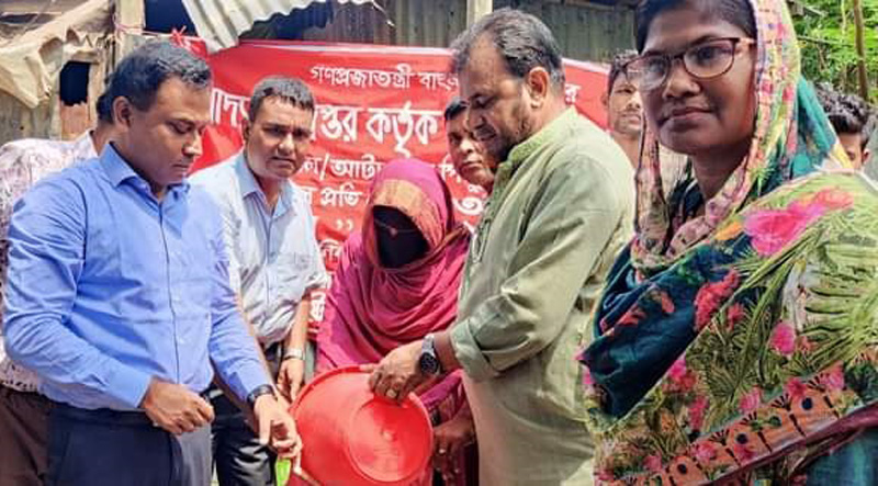 গোয়ালন্দে ওএমএস ও টিসিবি'র চাল বিক্রির উদ্বোধন