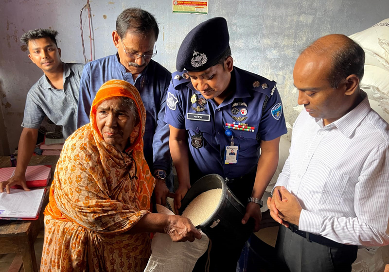 খাগড়াছড়িতে ওএমএসের চাল বিক্রি কার্যক্রম উদ্বোধন