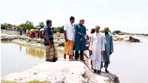 আশাশুনির মরিচ্চাপ নদীর বেড়িবাঁধে ভয়াবহ ভাঙ্গন, শঙ্কায় ৪শ পরিবার