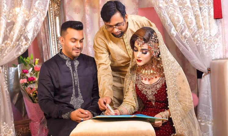 বিয়ে করেই দুই সন্তানের মা মাহিয়া মাহি!