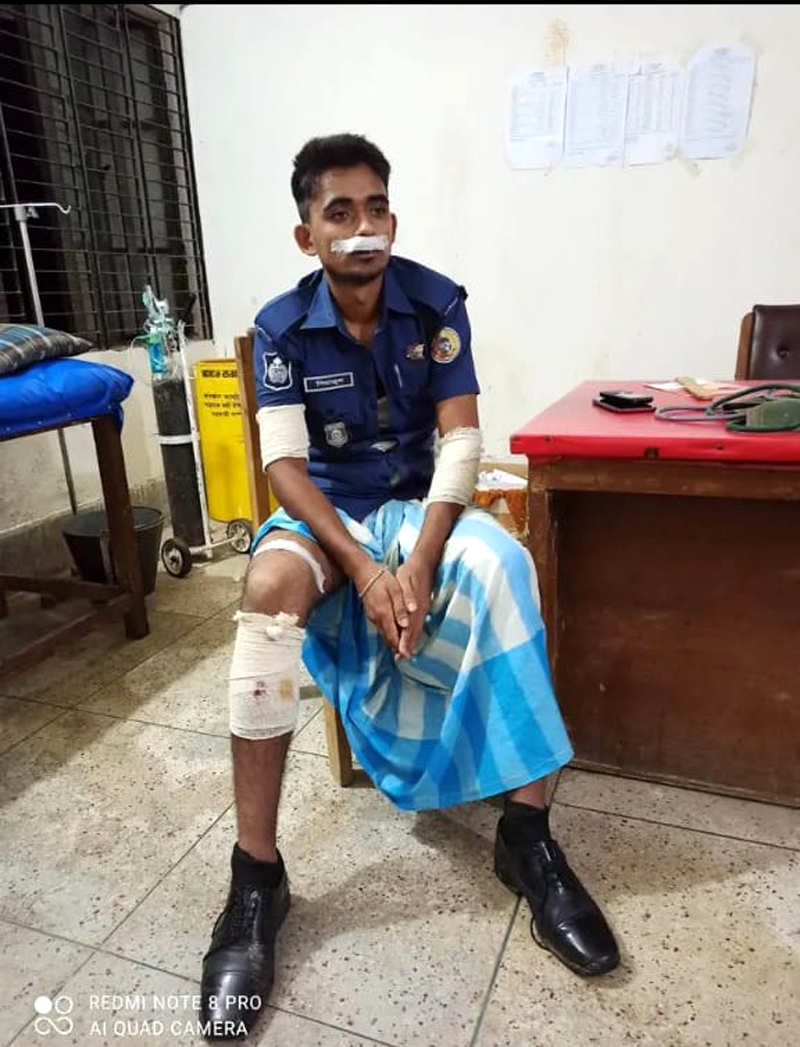 কুয়াকাটায় ডাকাতদের ছোড়া গুলিতে ২ পুলিশসহ আহত, ৪