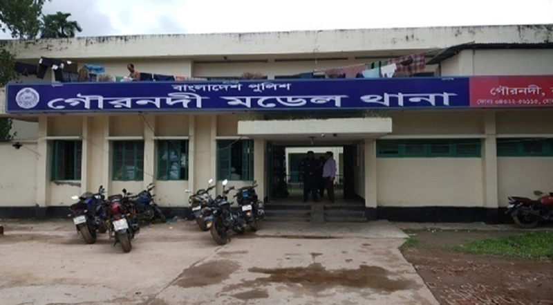 বিয়ে বাড়িতে চুরি, নারীকে কুপিয়ে জখম
