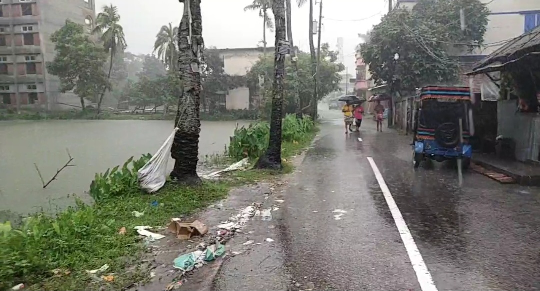 পিরোজপুরে টানা বৃষ্টিতে নিম্নাঞ্চল প্লাবিত, জনদুর্ভোগ চরমে