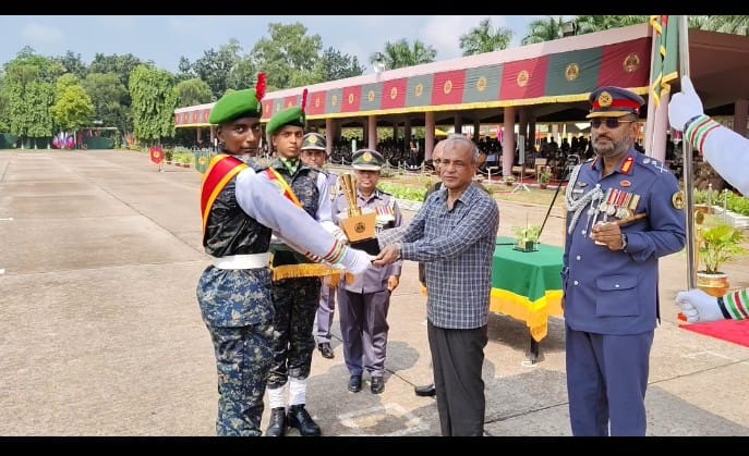 পুলিশের যারা জয়েন করেনাই তাদের পুলিশদের ধরিয়ে দিতে বললেন - স্বরাষ্ট্র উপদেষ্টা