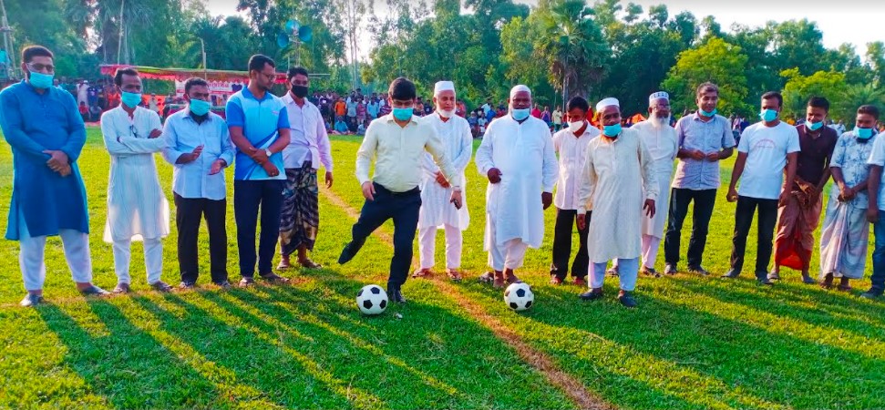 ধামইরহাটে  আন্তঃউপজেলা ফুটবল টূর্নামেন্টের উদ্বোধন