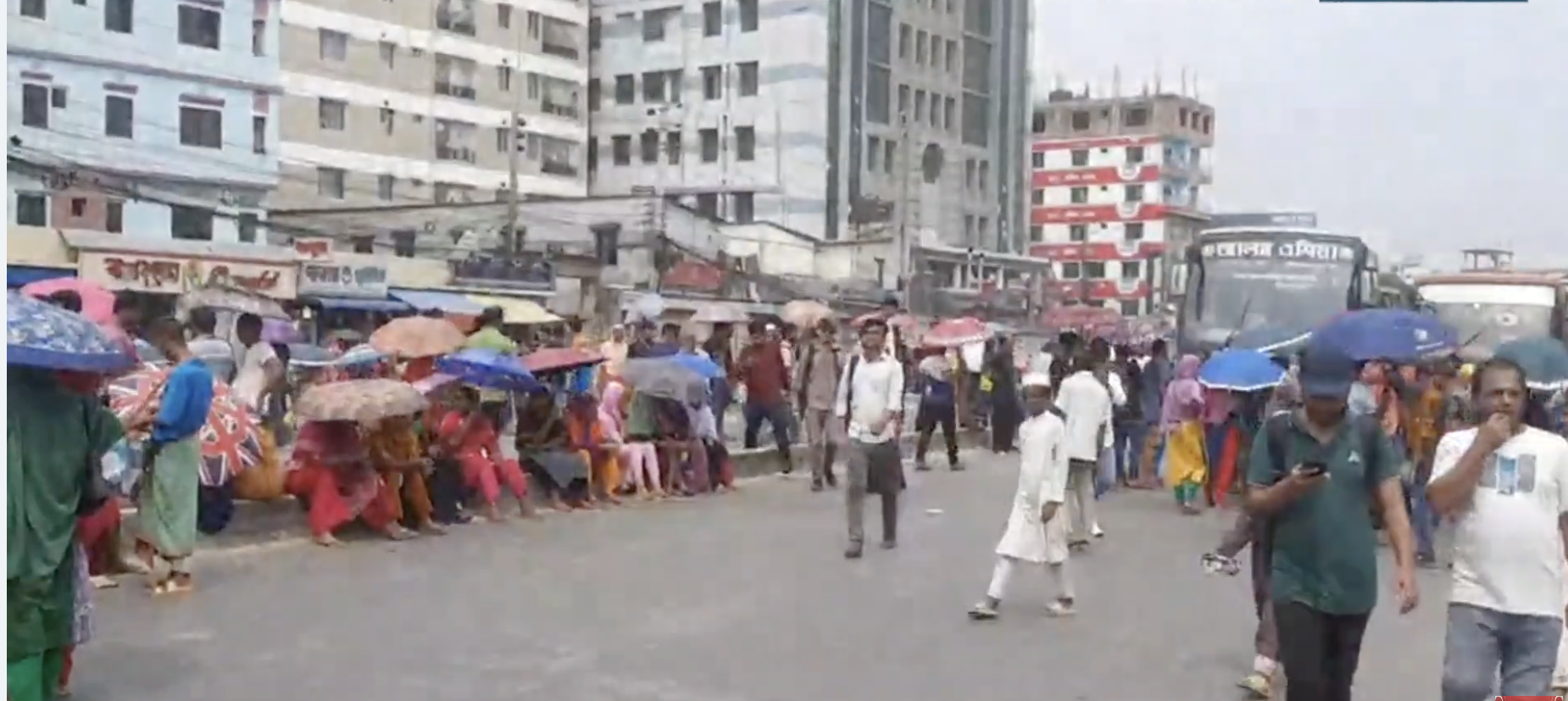 সিজন্স ড্রেসেস গার্মেন্টসের শ্রমিকদের বেতন বকেয়া: ঢাকা-ময়মনসিংহ মহাসড়ক অবরোধ