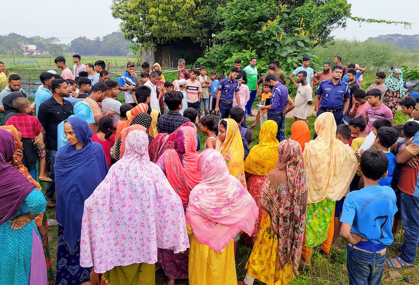 দেবীদ্বারে পরিত্যক্ত জমি থেকে অজ্ঞাত যুবকের মরদেহ উদ্ধার