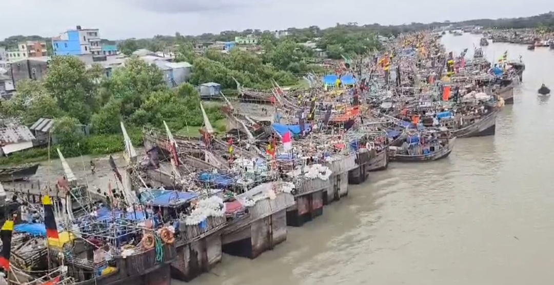 মৌসুমি বায়ুর প্রভাবে কলাপাড়ায় বৃষ্টির ঝরনা, পায়রা বন্দরে ০৩ নম্বর সতর্ক সংকেত