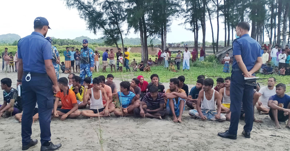 মালয়েশিয়া যাওয়ার পথে ট্রলারডুবি : রোহিঙ্গাসহ ৩০ জন উদ্ধার