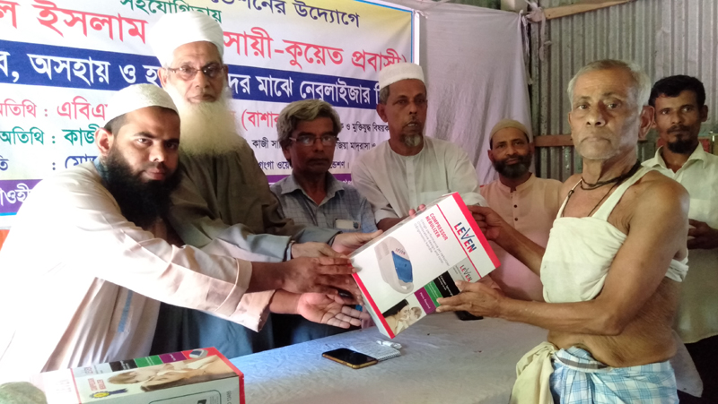 দেবীদ্বারে হতদরিদ্র রোগীদের মাঝে চিকিৎসা সামগ্রী বিতরণ