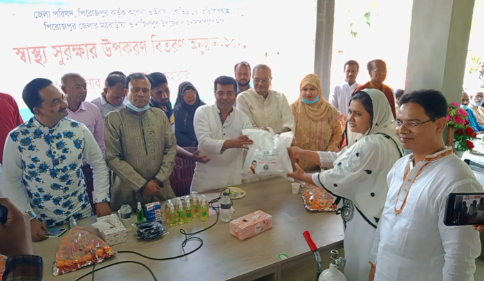 পিরোজপুরে স্বাস্থ্য সুরক্ষা সামগ্রী বিতরণ ও মতবিনিময়