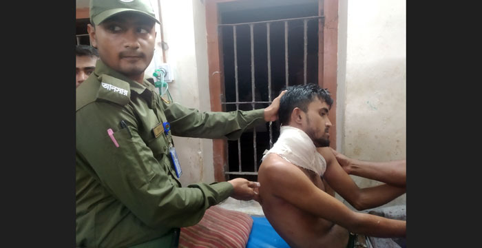 কলাপাড়ায় আনসার সদস্যকে গলায় ছুরি মেরে টাকা ছিনতাই