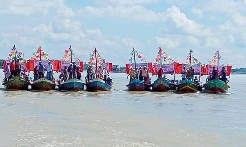 ইলিশ সংরক্ষণে জনসচেতনতায় ঝালকাঠিতে নৌ র‌্যালি