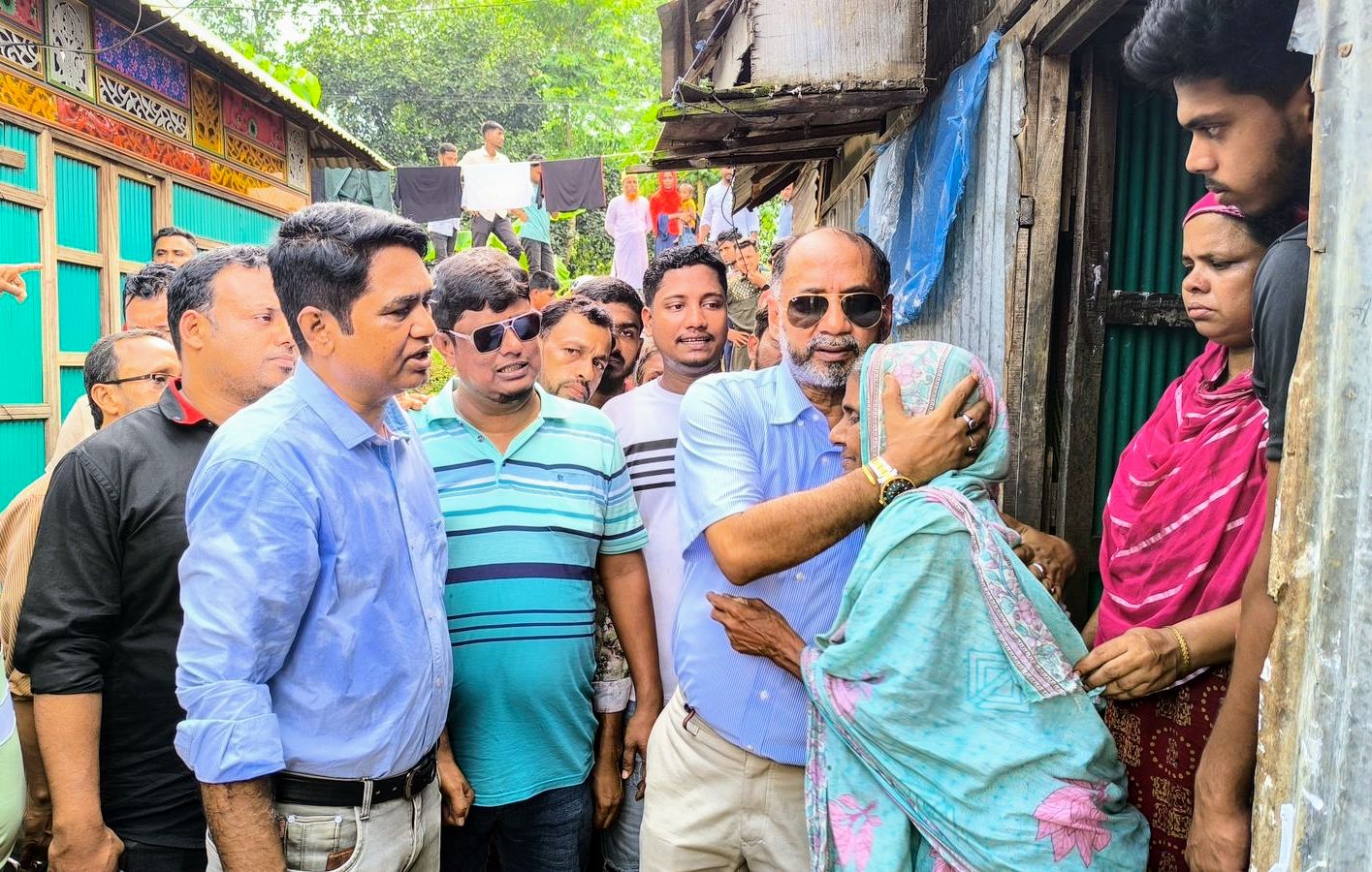 দেবীদ্বারে বন্যা-দুর্গতদের পুনর্বাসনে বিএনপির নগদ সহায়তা