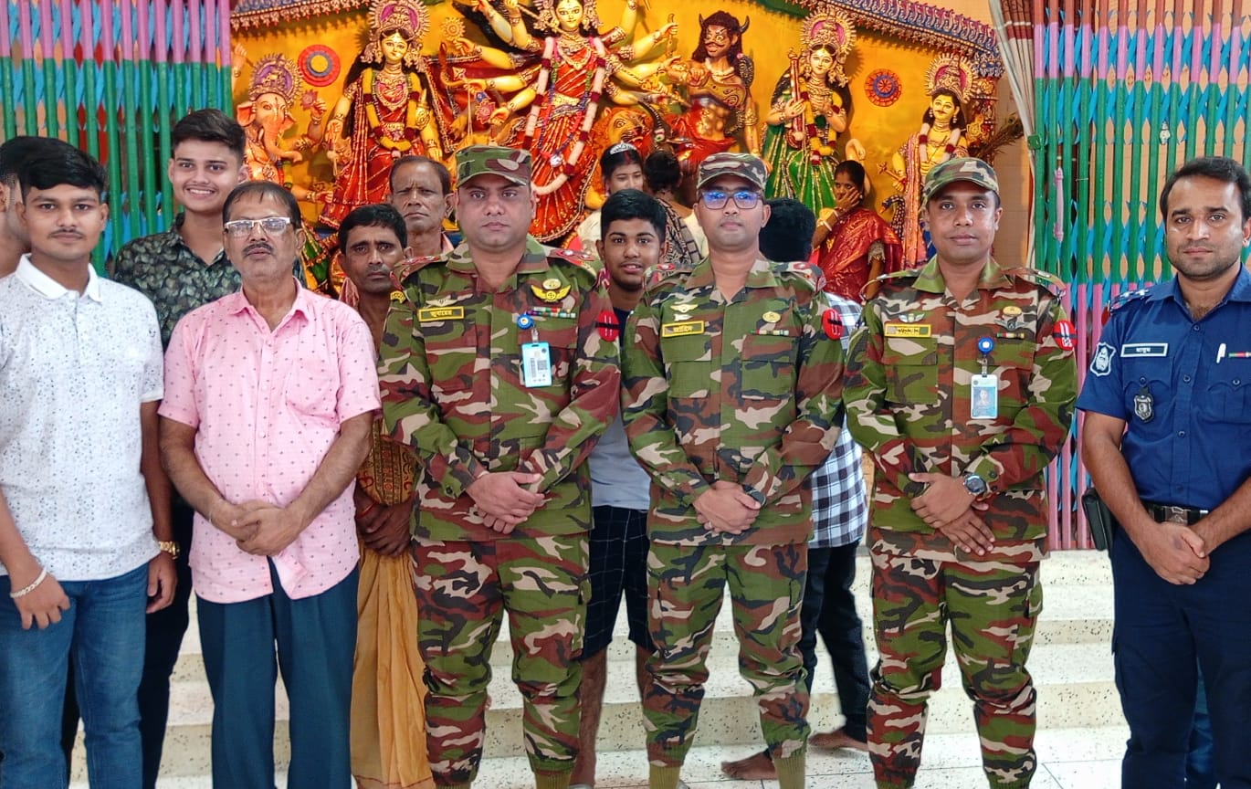 পাঁচবিবিতে শারদীয় দুর্গাপূজা: সেনাবাহিনীর পরিদর্শন