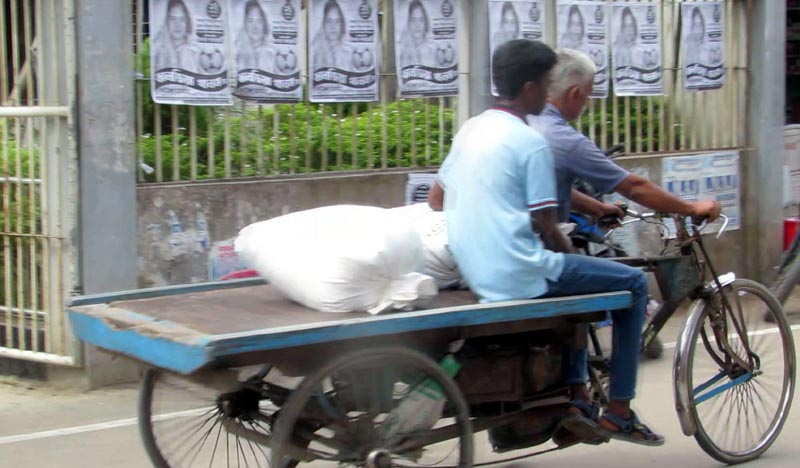 নেছারাবাদে গরীবের চাল যাচ্ছে ব্যবসায়ীর দোকানে!