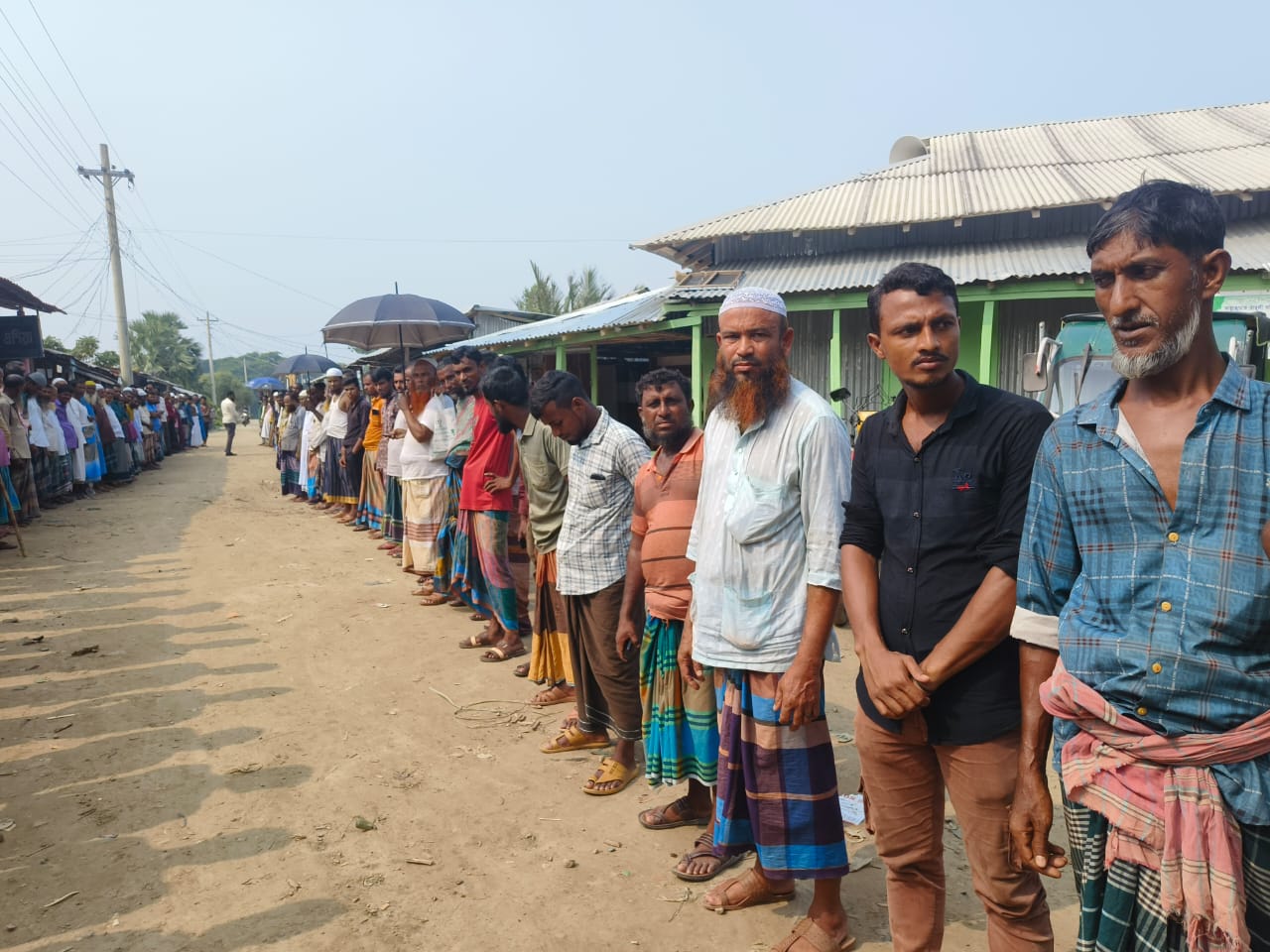 কলাপাড়ায় সন্ত্রাসী কালুর বিরুদ্ধে মানববন্ধন ও বিক্ষোভ মিছিল