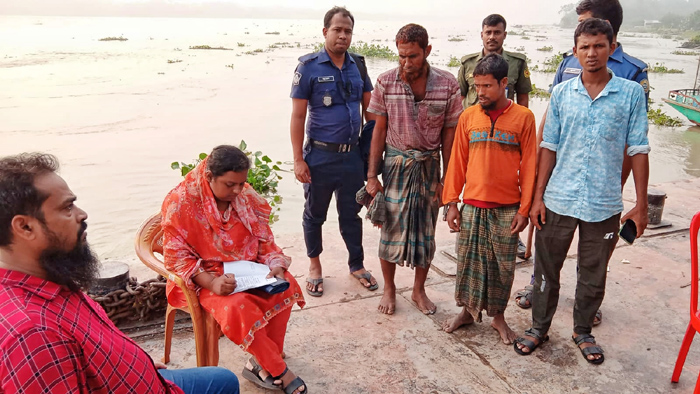 রাজাপুরে নিষেধাজ্ঞা অমান্য করে ইলিশ শিকার, দুই জেলেকে কারাদণ্ড