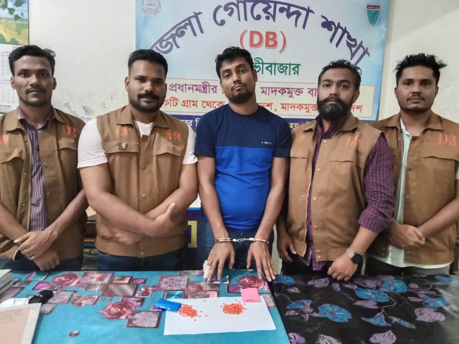 মৌলভীবাজারে ডিবির বিশেষ অভিযানে ৪০০ পিস ইয়াবা ও একজন আটক