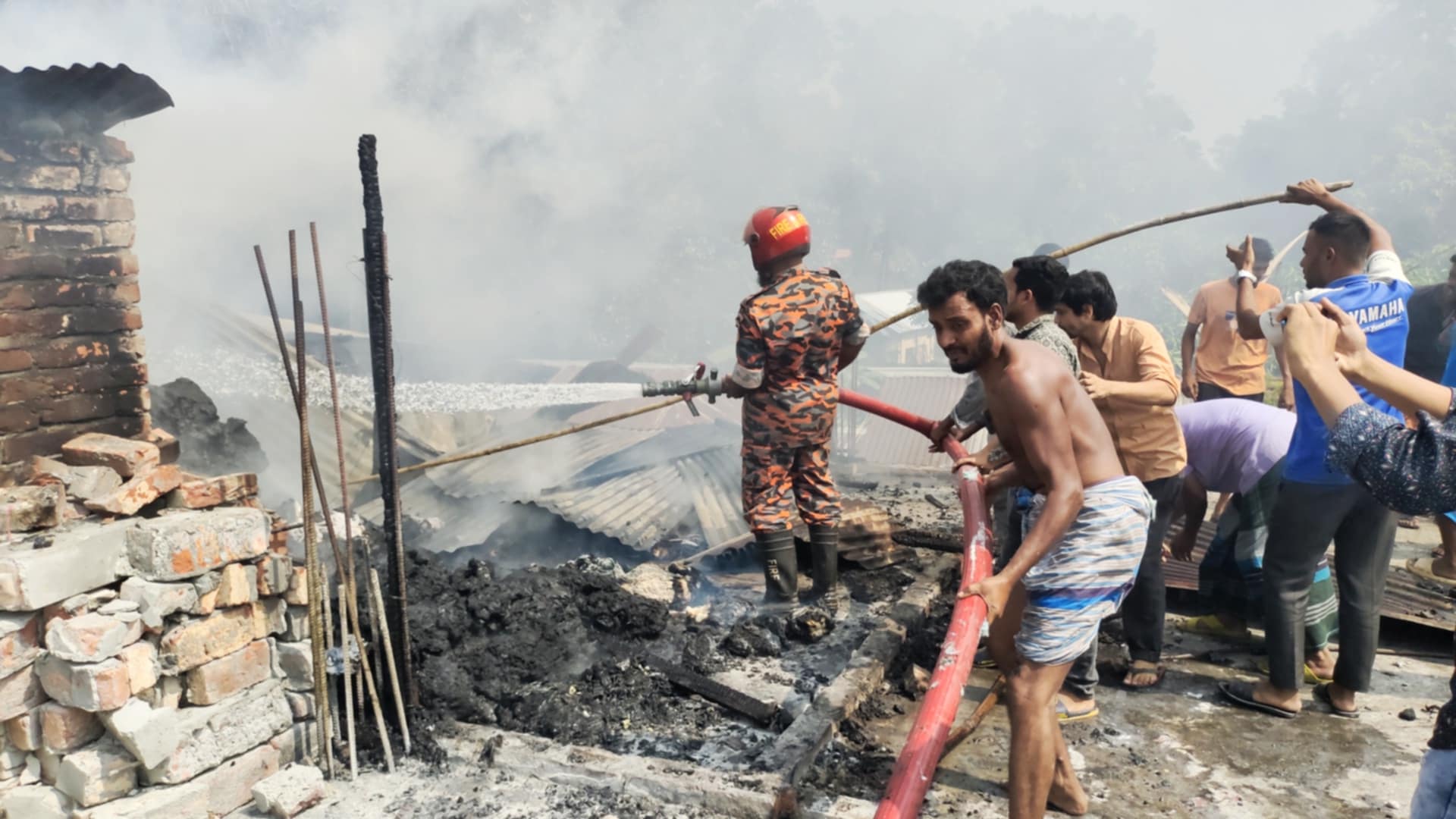 ভূঞাপুরে তুলার গোডাউনে আগুন, প্রায় ১৫ লাখ টাকার ক্ষয়ক্ষতি