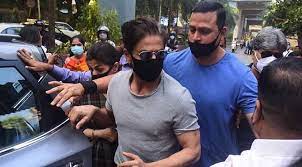 ছেলের সঙ্গে দেখা করলেন শাহরুখ