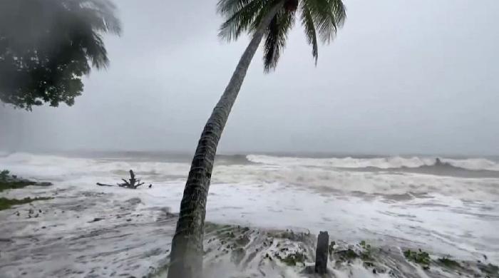 উপকূলে ধেয়ে আসছে ঘূর্ণিঝড় ‘সিত্রাং’