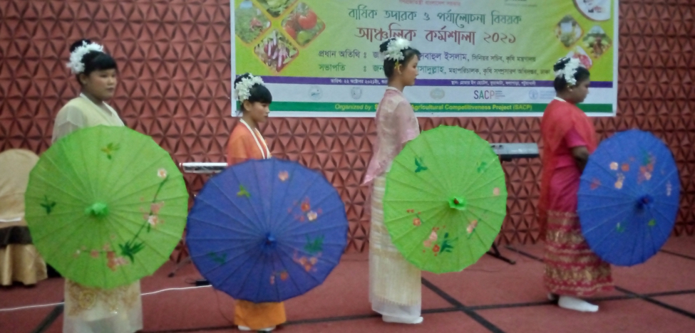 কুয়াকাটায় আধিবাসি রাখাইন শিশু কিশোরদের নৃত্য