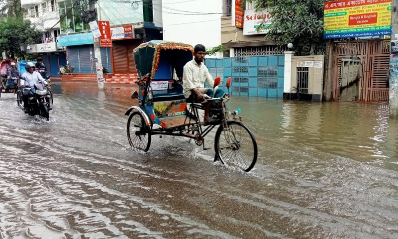বরিশালে রেকর্ড ৩৫২ মিলিমিটার বৃষ্টি, বিপদসীমার ওপরে নদীর পানি