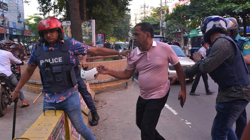 স্বেচ্ছাসেবক দলের মিছিলে লাঠিপেটা–ফাঁকা গুলি, পুলিশসহ আহত ১২