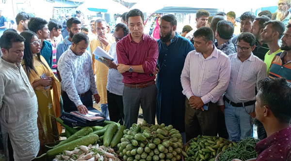 নাজিরপুরে যৌথ অভিযানে ৭ প্রতিষ্ঠানকে জরিমানা