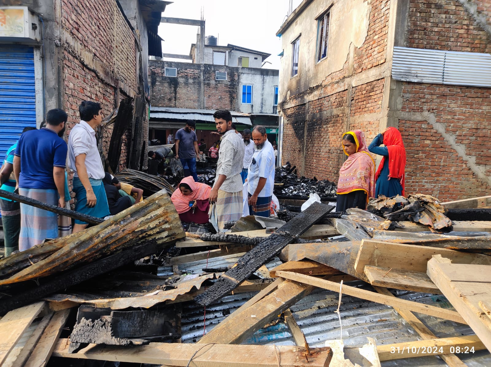 পিরোজপুরে অগ্নিকান্ডে ৮টি দোকান ভূষ্মিভুত; কোটি টাকার ক্ষতি