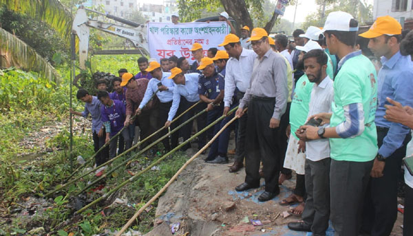 যুব দিবসে ঐতিহ্যবাহী লাকুটিয়া খাল পরিষ্কারকরণ কর্মসূচির উদ্বোধন