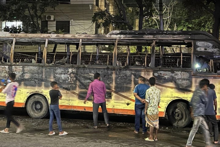 মিরপুরে পরিস্থান পরিবহনে আগুন