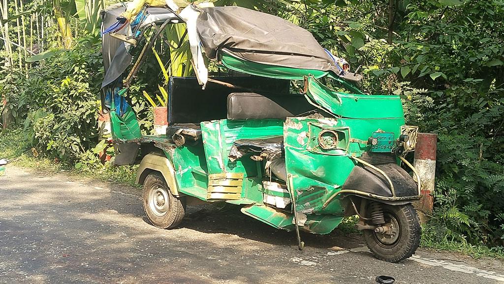 ঝালকাঠিতে মাহিন্দ্রা-পিকআপ সংঘর্ষ: নিহত ২, আহত ৫