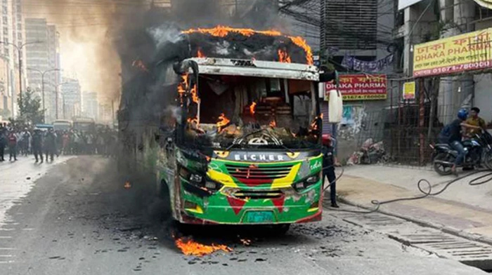 রাজধানীতে প্রতি ৬ ঘণ্টায় ১টি বাসে আগুন