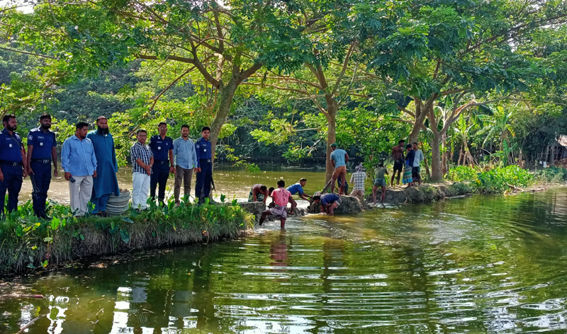 রাঙ্গাবালীতে সরকারি খালের বাঁধ কেটে উন্মুক্ত, জরিমানা