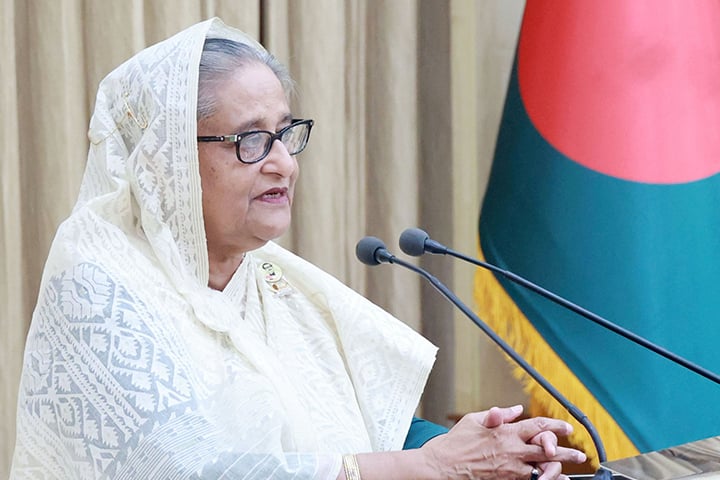 ব্যবসায়ীদের কাছে সহযোগিতা চাইলেন প্রধানমন্ত্রী