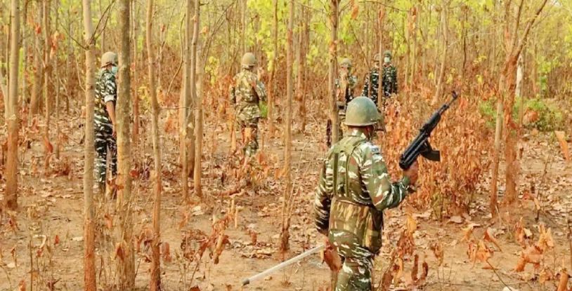 মহারাষ্ট্রের গভীর জঙ্গলে বন্দুকযুদ্ধে ২৬ মাওবাদী নিহত