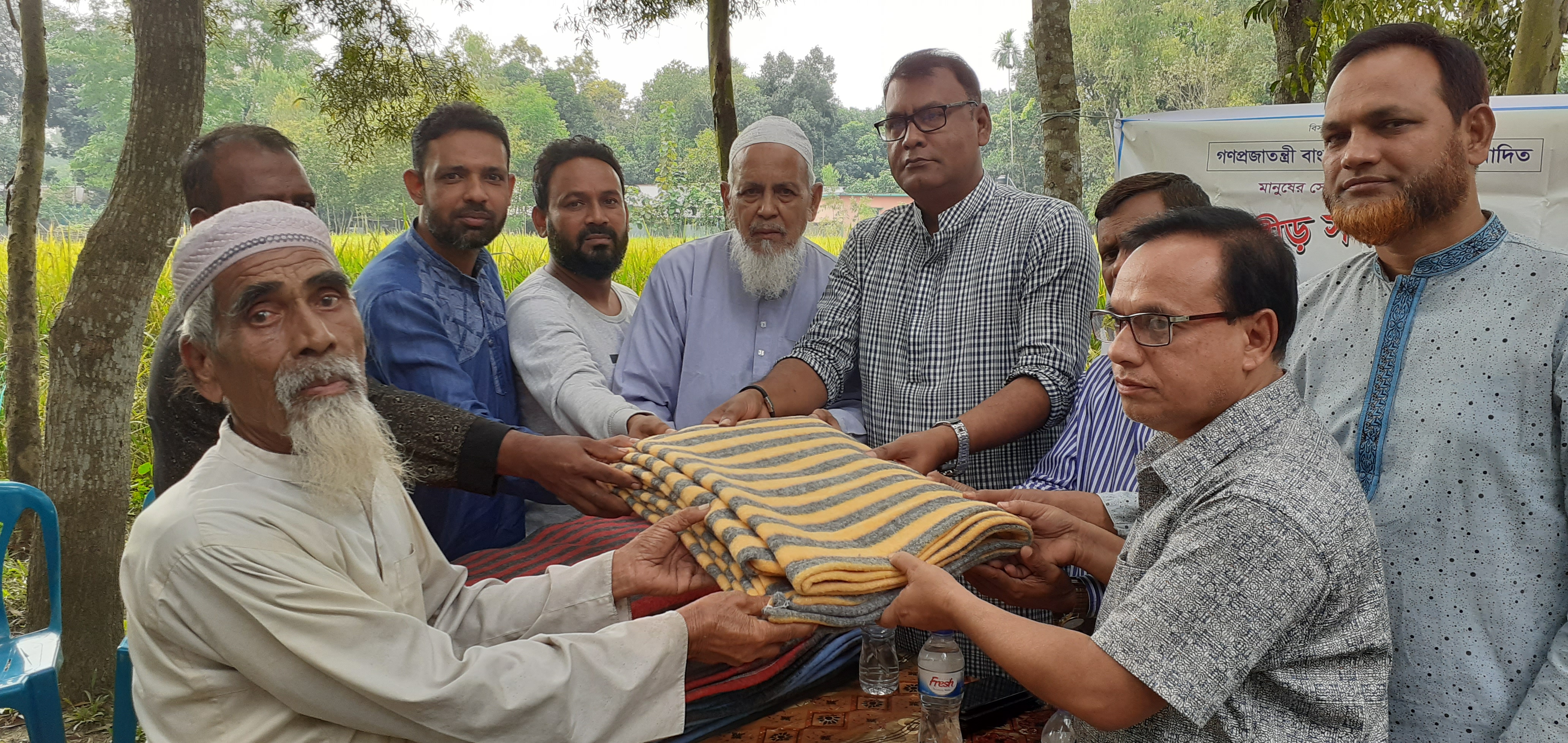 ভূঞাপুরে শীতবস্ত্র বিতরণ