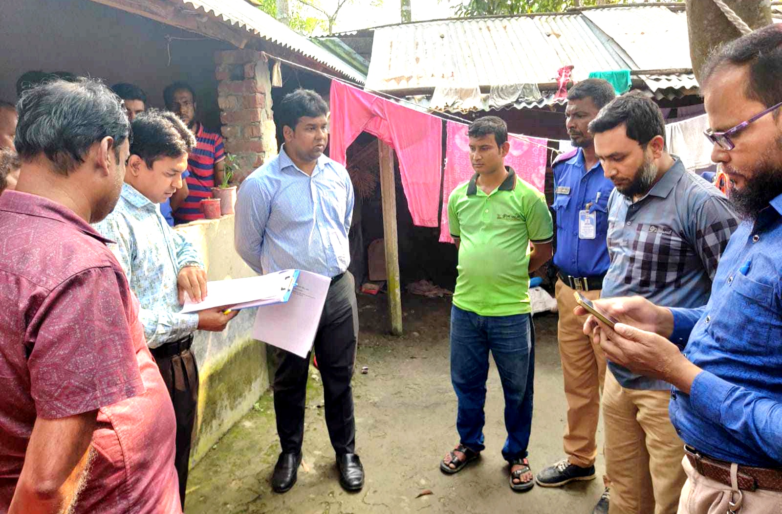 হাকিমপুরে পলিথিনের ফ্যাক্টরিতে অভিযান ২ লাখ টাকা জরিমানা