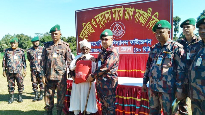 ৪০ বিজিবির উদ্যোগে শীতার্তদের মাঝে কম্বল বিতরণ