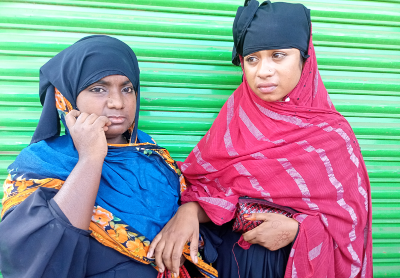 কাউখালীতে দুই নারী ছিনতাইকারী আটক