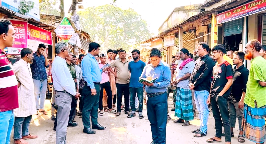 হিলি বাজার ও বন্দর এলাকা মনিটরিং করলেন উপজেলা নির্বাহী কর্মকর্তা