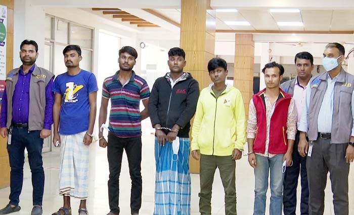 ফোন ছিনতাইয়ের সময় গলা কেটে হত্যায় গ্রেফতার ৫