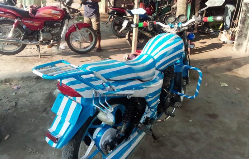 আর্জেন্টিনার সমর্থকের কাণ্ড; পতাকার রঙে মোটরসাইকেল!