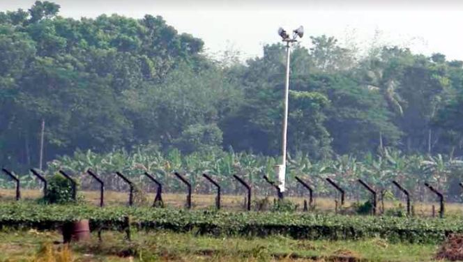 গরুসহ বাংলাদেশী যুবক আটক, ভারতের হবিপুর থানায় হস্তান্তর